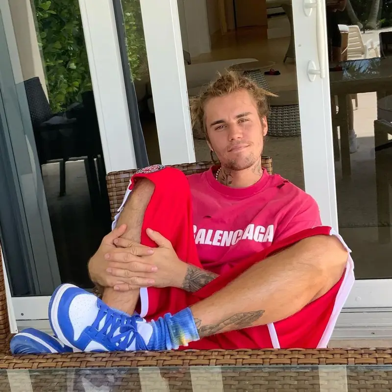 Justin Bieber outfit in Balenciaga and Nike, 2021