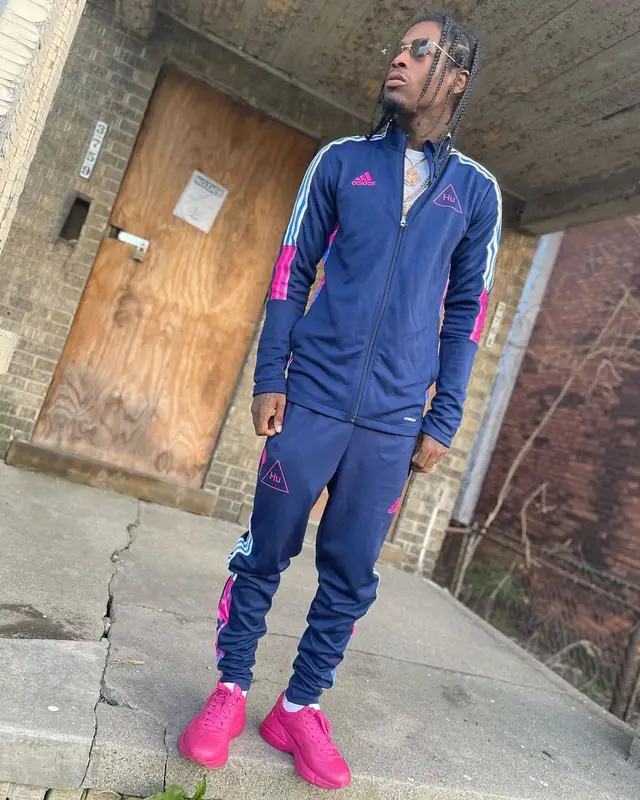 Snap Dogg outfit in Adidas, Gucci, and 9Five, 2021