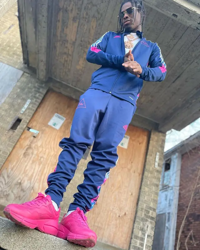Snap Dogg outfit in Adidas, Gucci, and 9Five, 2021