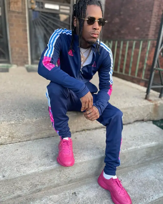 Snap Dogg outfit in Adidas, Gucci, and 9Five, 2021
