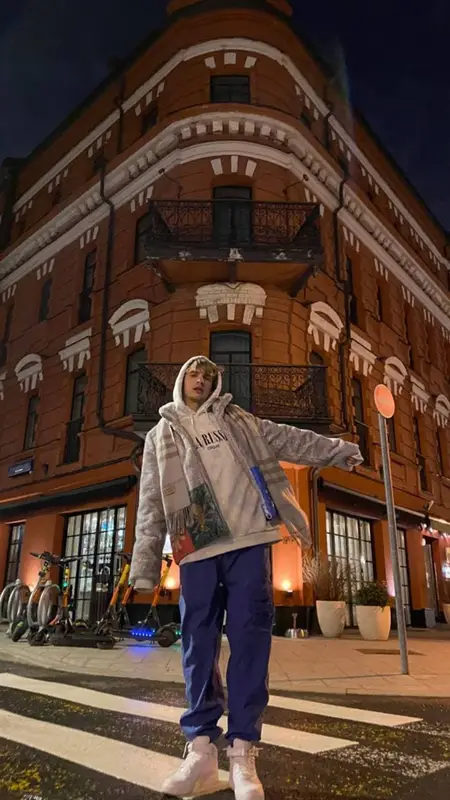 MAYOT outfit in Mad Frenzy, Ларус Одежда, and Burberry, 2021
