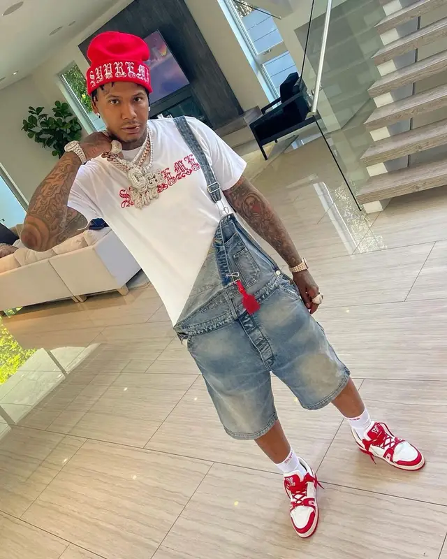 Moneybagg Yo outfit in Louis Vuitton, Supreme, and Hanes, 2021
