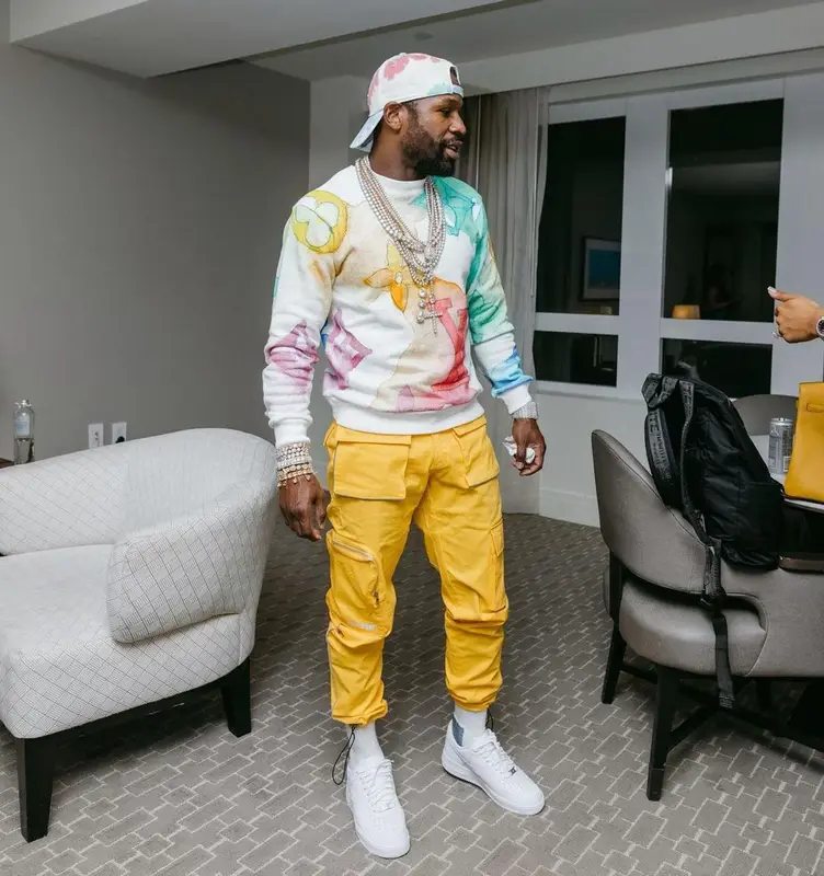 Floyd Mayweather outfit in Louis Vuitton, EPTM, and Nike, 2021