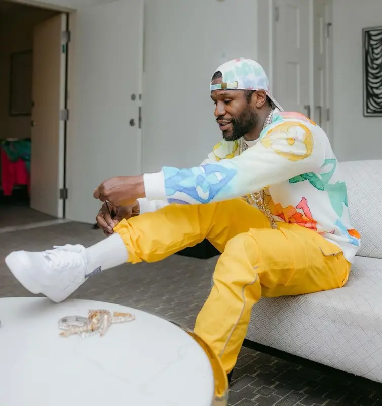Floyd Mayweather outfit in Louis Vuitton, EPTM, and Nike, 2021