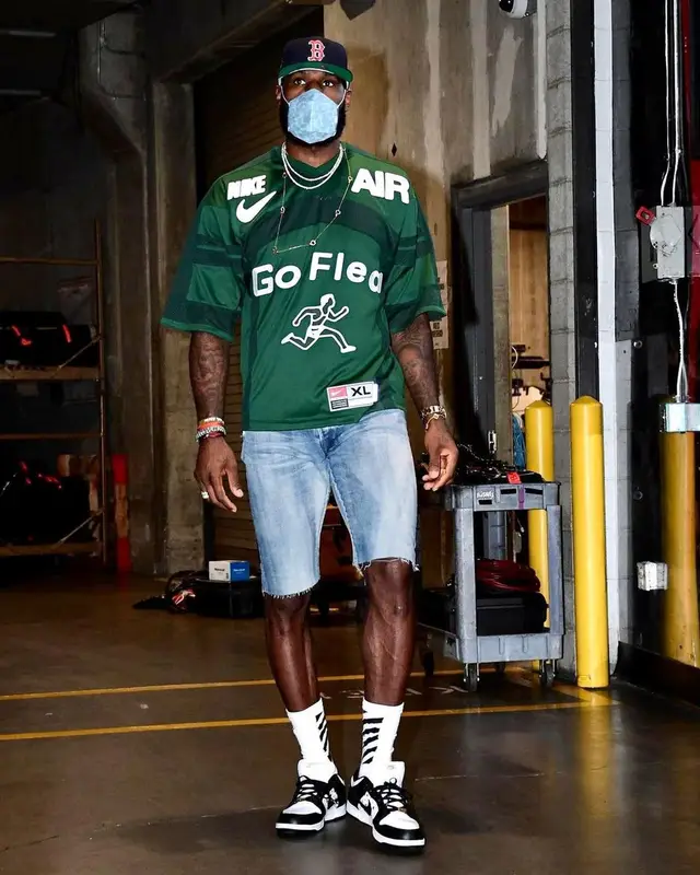 LeBron James outfit in Nike, New Era, and Henry Mask, 2021