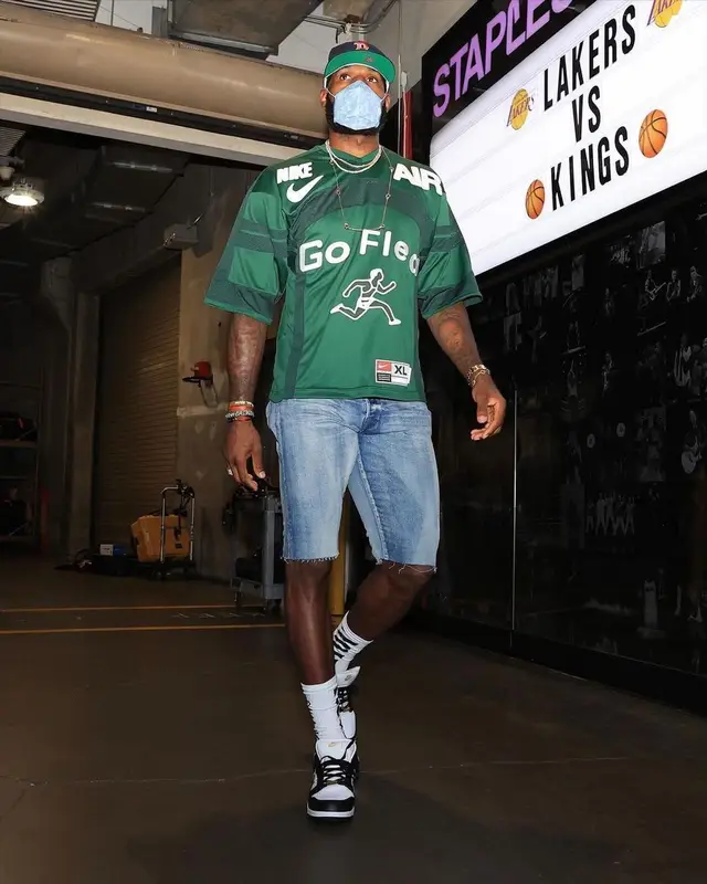 LeBron James outfit in Nike, New Era, and Henry Mask, 2021