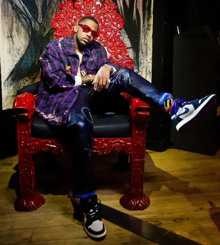 Fabolous outfit in Off-White, Nike, and Vintage Frames, 2021