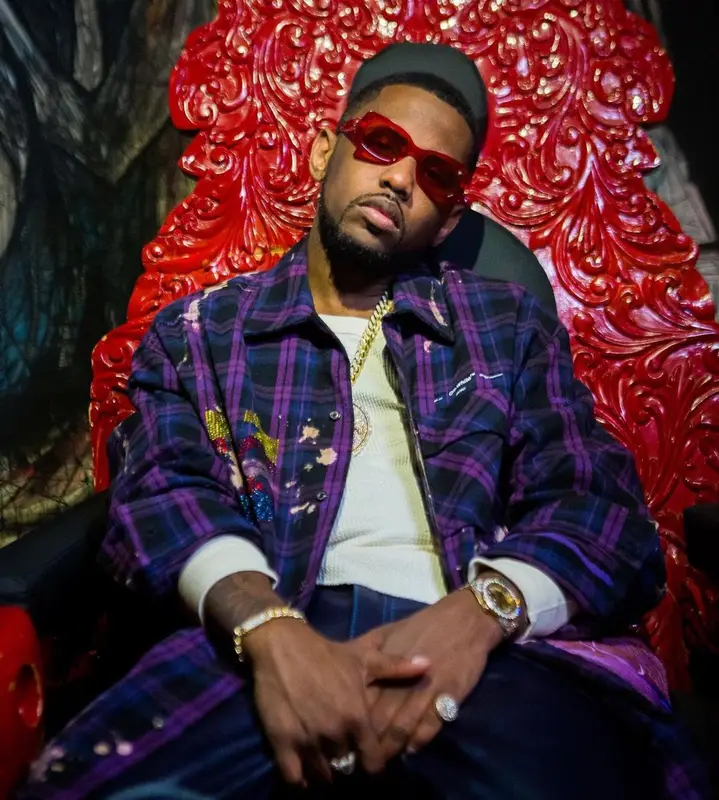 Fabolous outfit in Off-White, Nike, and Vintage Frames, 2021