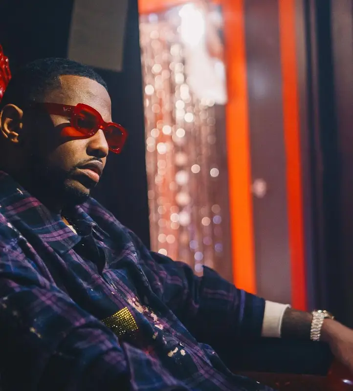 Fabolous outfit in Off-White, Nike, and Vintage Frames, 2021