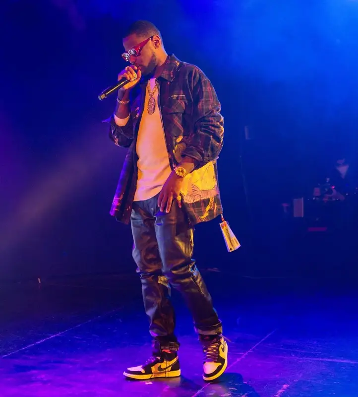 Fabolous outfit in Off-White, Nike, and Vintage Frames, 2021