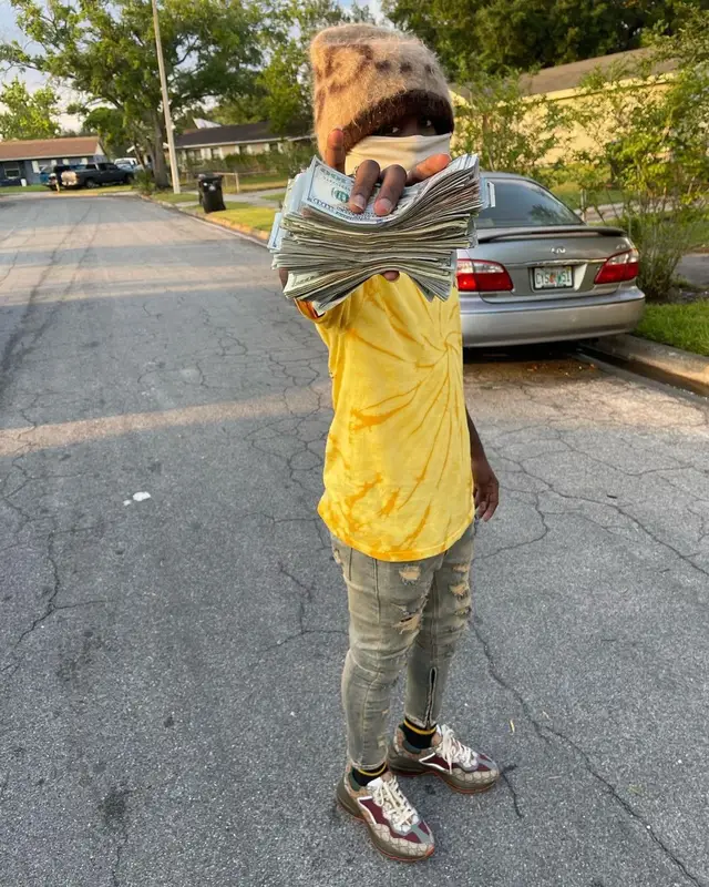 LPB Poody outfit in Onsomeshit and Gucci, 2021