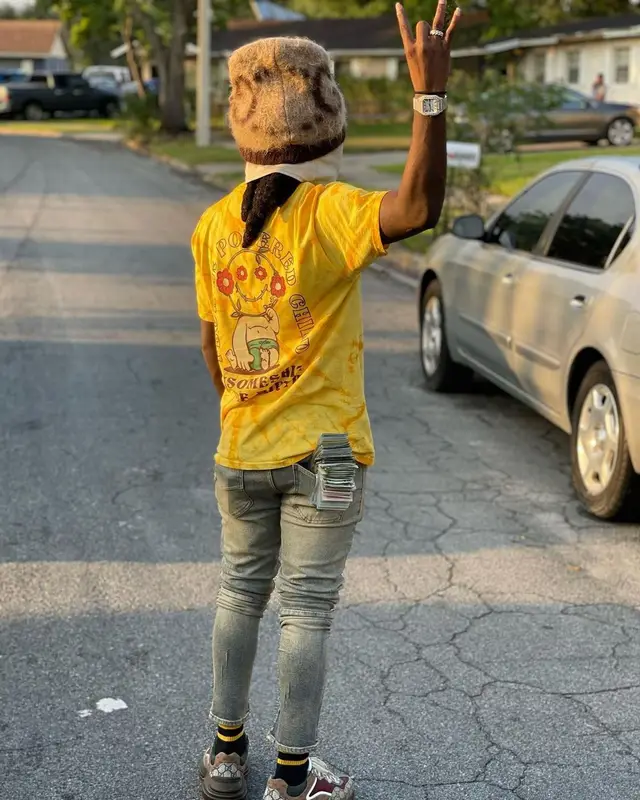 LPB Poody outfit in Onsomeshit and Gucci, 2021