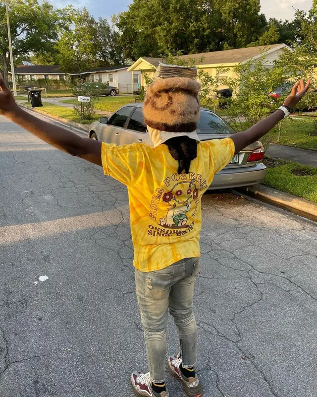 LPB Poody outfit in Onsomeshit and Gucci, 2021