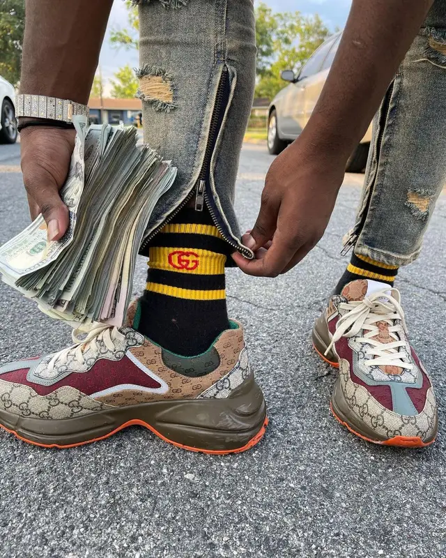 LPB Poody outfit in Onsomeshit and Gucci, 2021