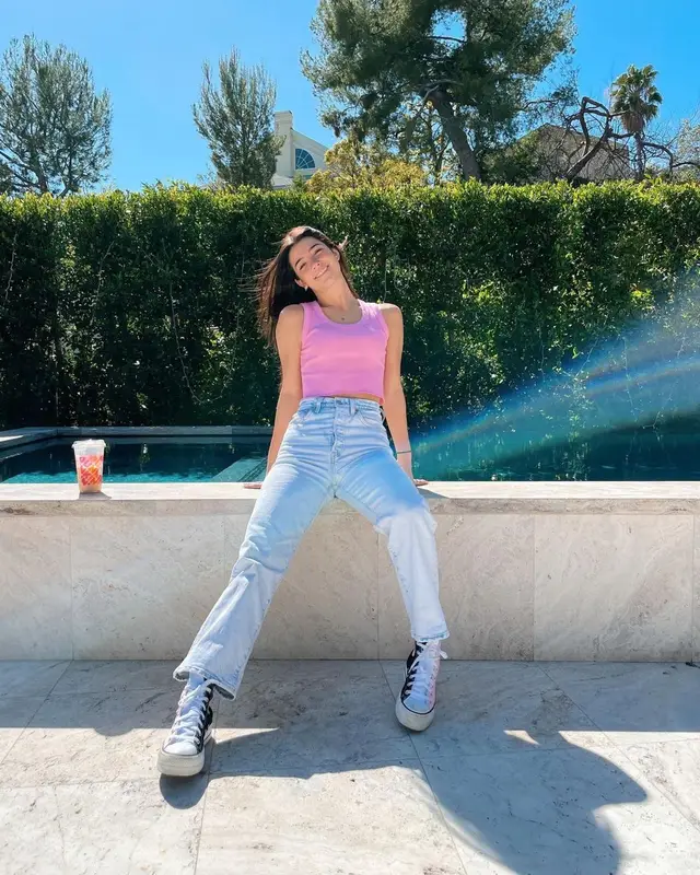 Charli D'Amelio outfit in Levi’s, Balenciaga, and REVENGE, 2021