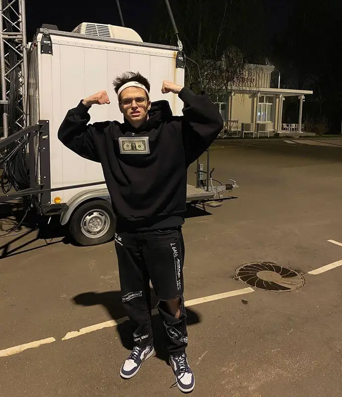 Бустер outfit in Kirill.Shev, Bershka, and Nike, 2021