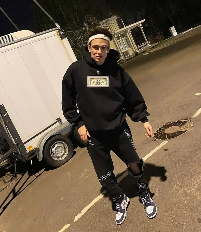 Бустер outfit in Kirill.Shev, Bershka, and Nike, 2021