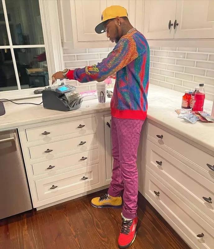 Key Glock outfit in Louis Vuitton, Jordan, and New Era, 2021