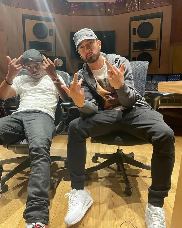 Eminem outfit in Canada Goose, Nas, and Kangol, 2021