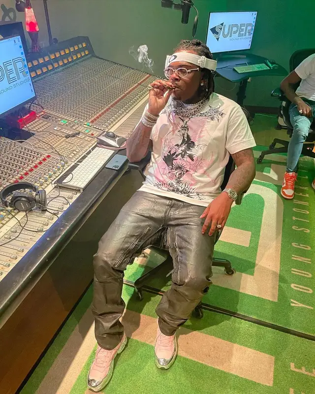 Gunna outfit in Givenchy, Cartier, and Oakley, 2021