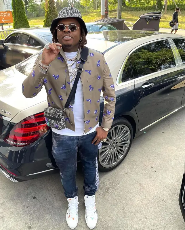Gunna outfit in Kenny Scharf, Purple Brand, and Dior, 2021