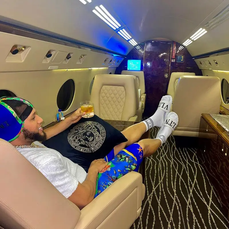 El Alfa El Jefe outfit in Dior, Versace, and Valentino, 2021
