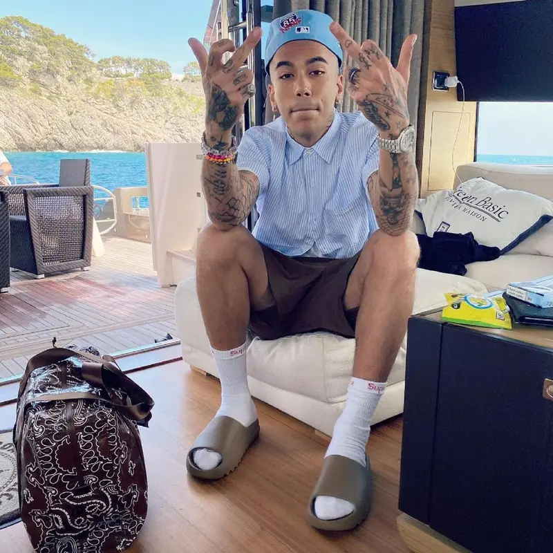 Sfera Ebbasta outfit in Polo Ralph Lauren, Supreme, and Hanes, 2021