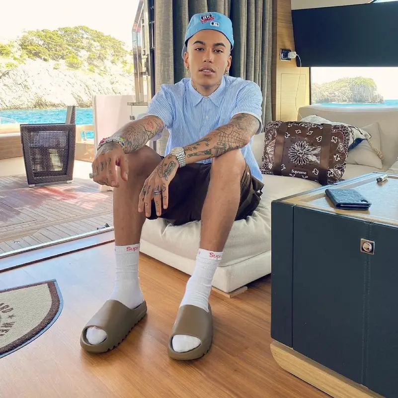 Sfera Ebbasta outfit in Polo Ralph Lauren, Supreme, and Hanes, 2021