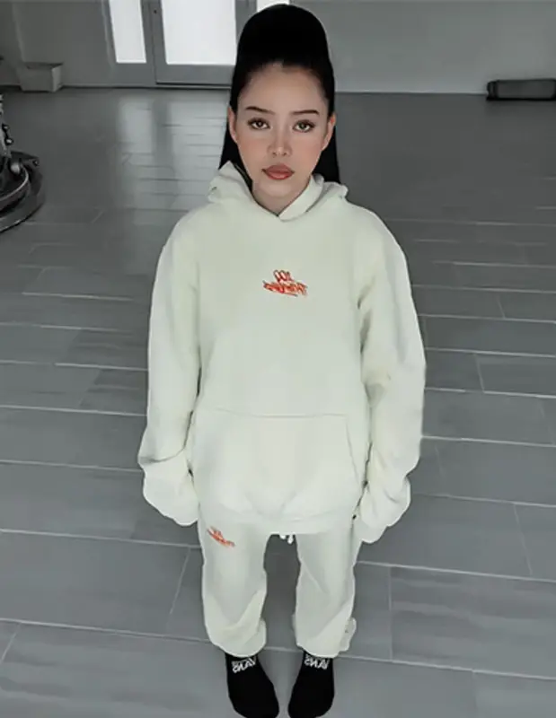 Bella Poarch outfit in 100 Thieves and Vans, 2021