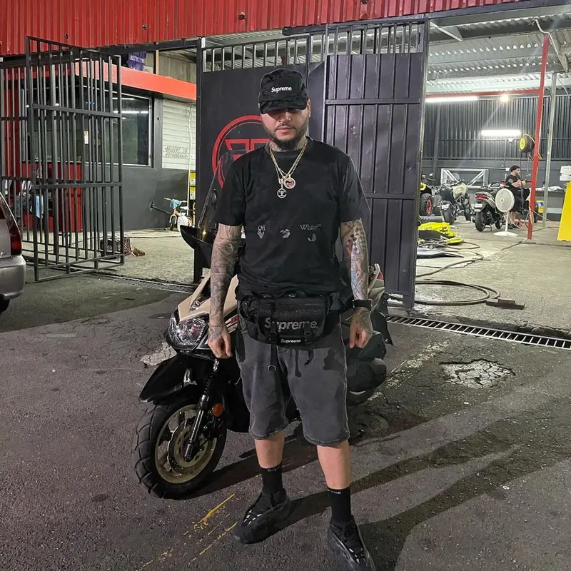 Farruko outfit in Off-White, Supreme, and Hanes, 2021