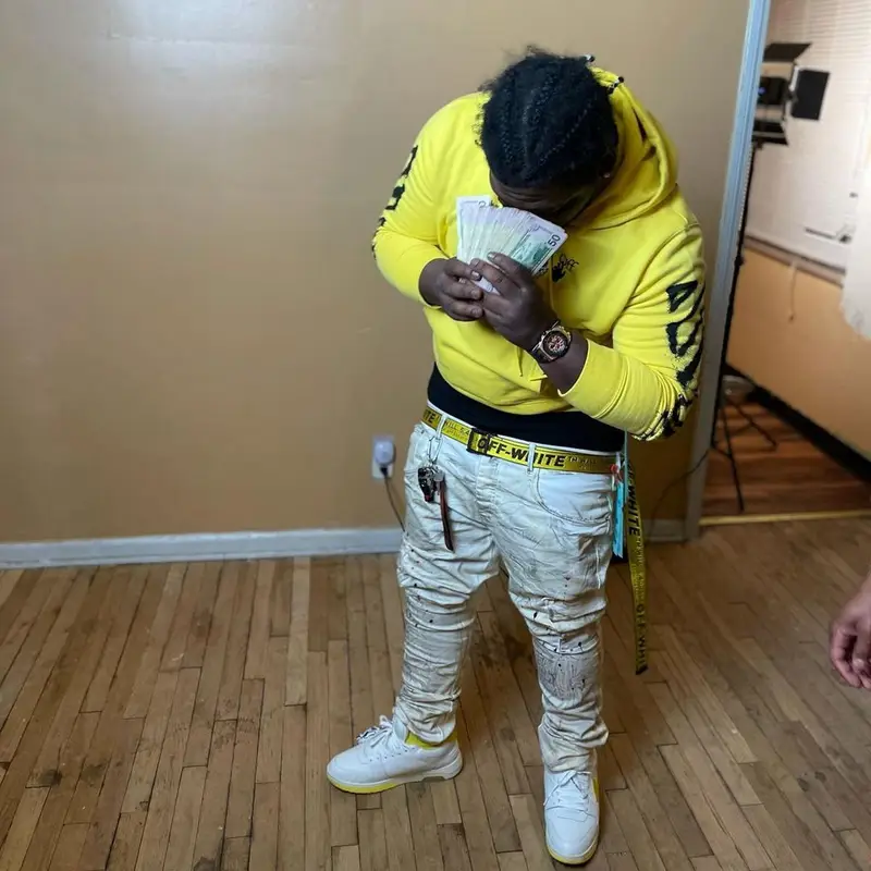 Rio Da Yung Og outfit in Off-White and Purple Brand, 2021