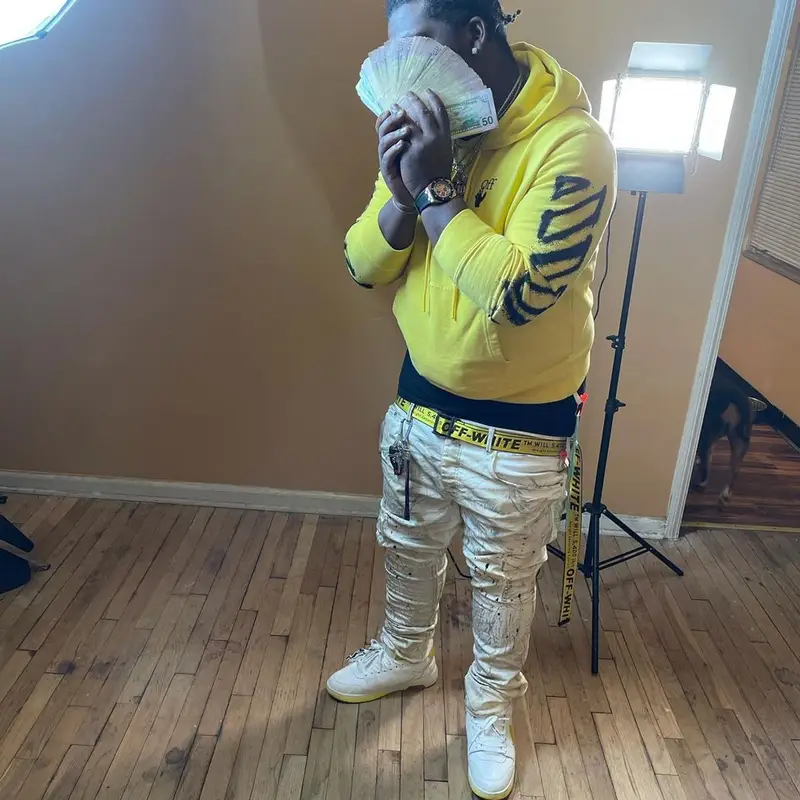Rio Da Yung Og outfit in Off-White and Purple Brand, 2021