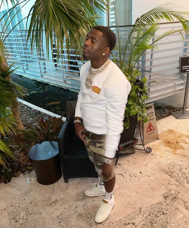 Bankroll Freddie outfit in Off-White and Louis Vuitton, 2021