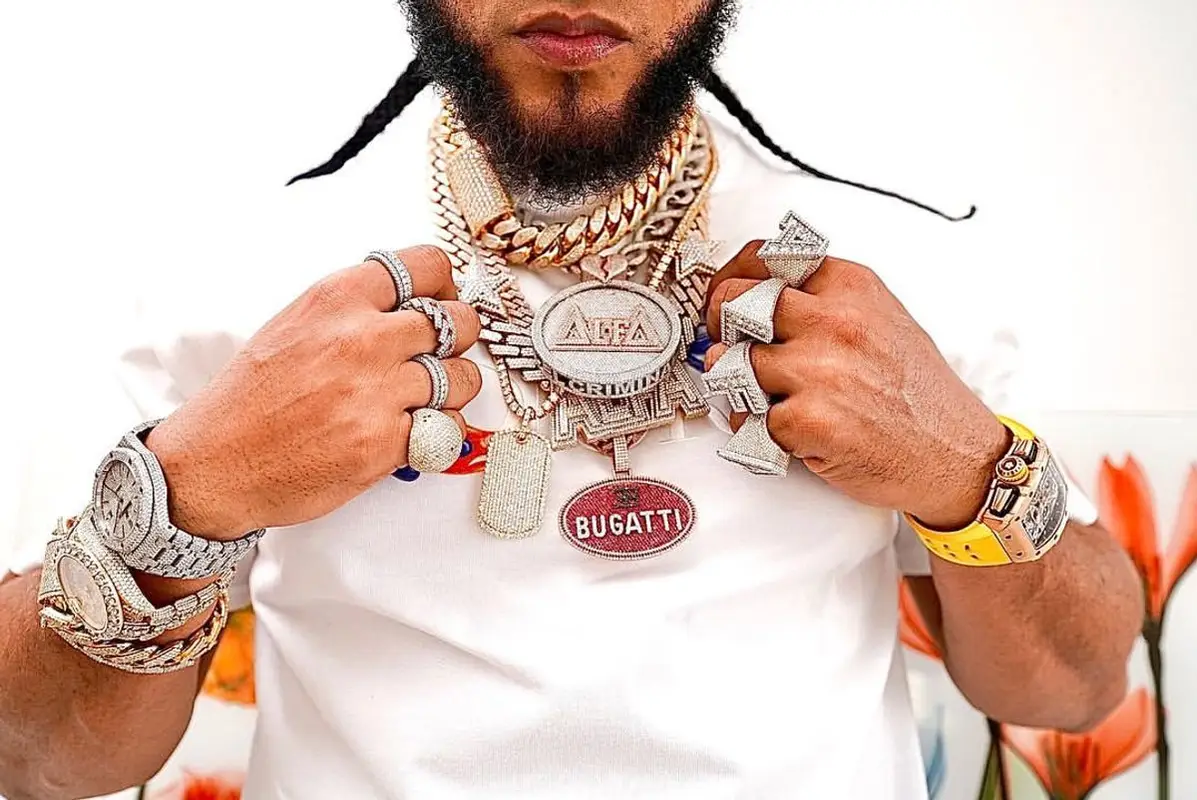 El Alfa El Jefe outfit in Dior, Retrosuperfuture, and Kenny Scharf, 2021