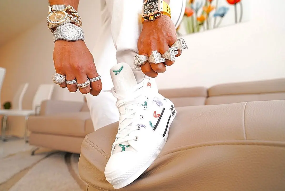 El Alfa El Jefe outfit in Dior, Retrosuperfuture, and Kenny Scharf, 2021