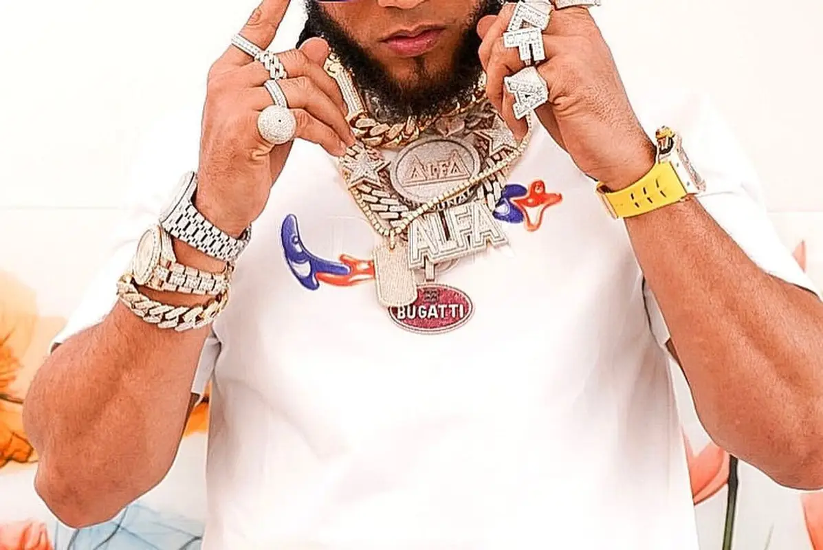 El Alfa El Jefe outfit in Dior, Retrosuperfuture, and Kenny Scharf, 2021