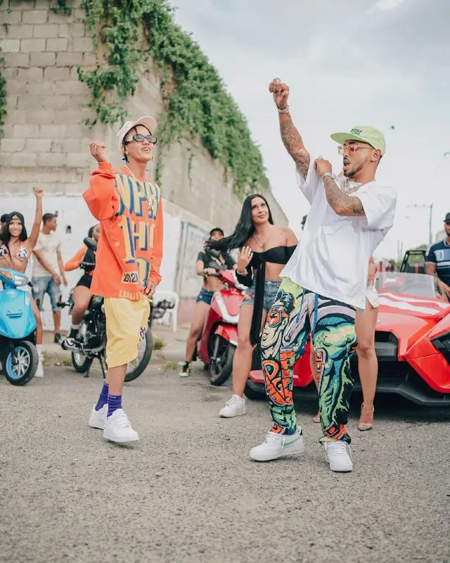 Ozuna outfit in Dolce & Gabbana, Nike, and No Name, 2021