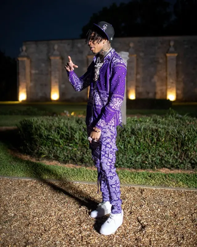 NLE Choppa outfit in Valabasas, Nike, and New Era, 2021