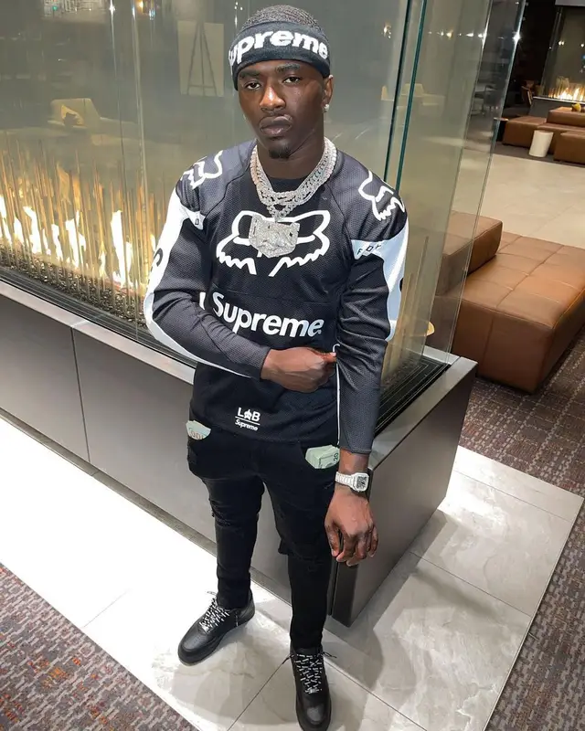 Bankroll Freddie outfit in Nike, Supreme, and New Era, 2021