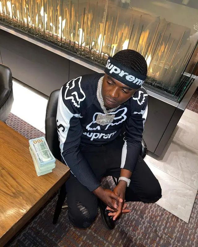 Bankroll Freddie outfit in Nike, Supreme, and New Era, 2021