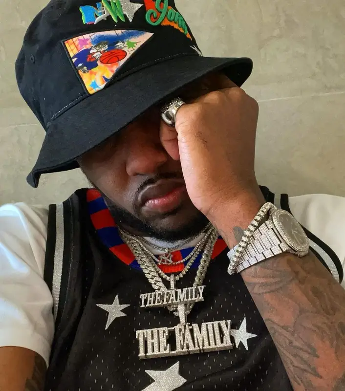 Fabolous outfit in ASAP Ferg Merch, New York Knicks, and Mitchell & Ness, 2021