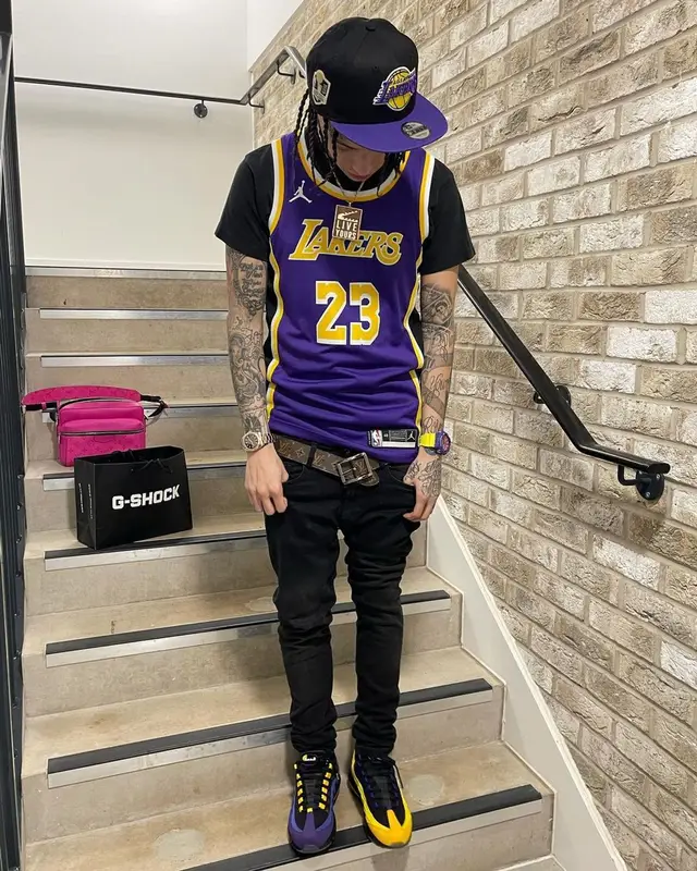 Central Cee outfit in Jordan, New Era, and Los Angeles Lakers, 2021