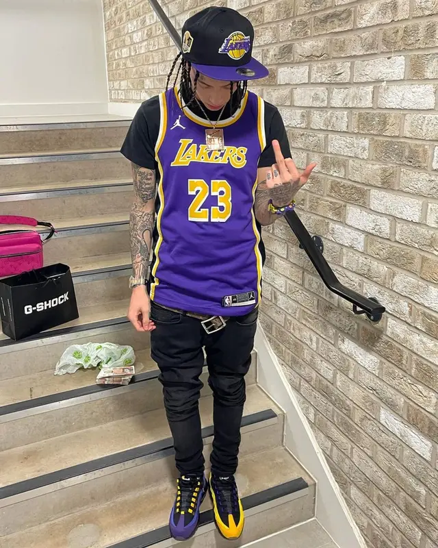 Central Cee outfit in Jordan, New Era, and Los Angeles Lakers, 2021