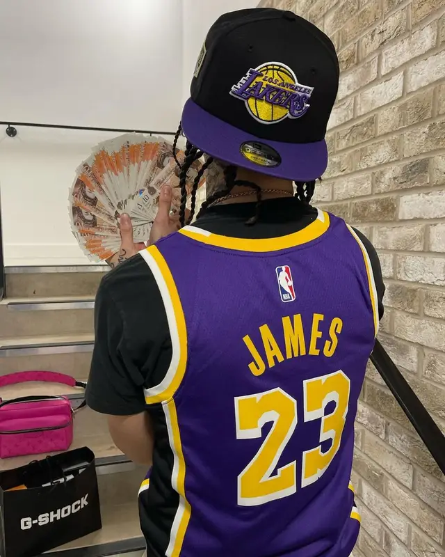 Central Cee outfit in Jordan, New Era, and Los Angeles Lakers, 2021