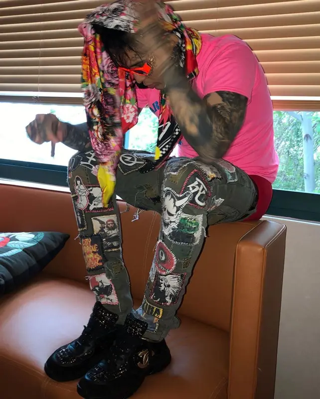Sosmula outfit in Chanel and Versace, 2019