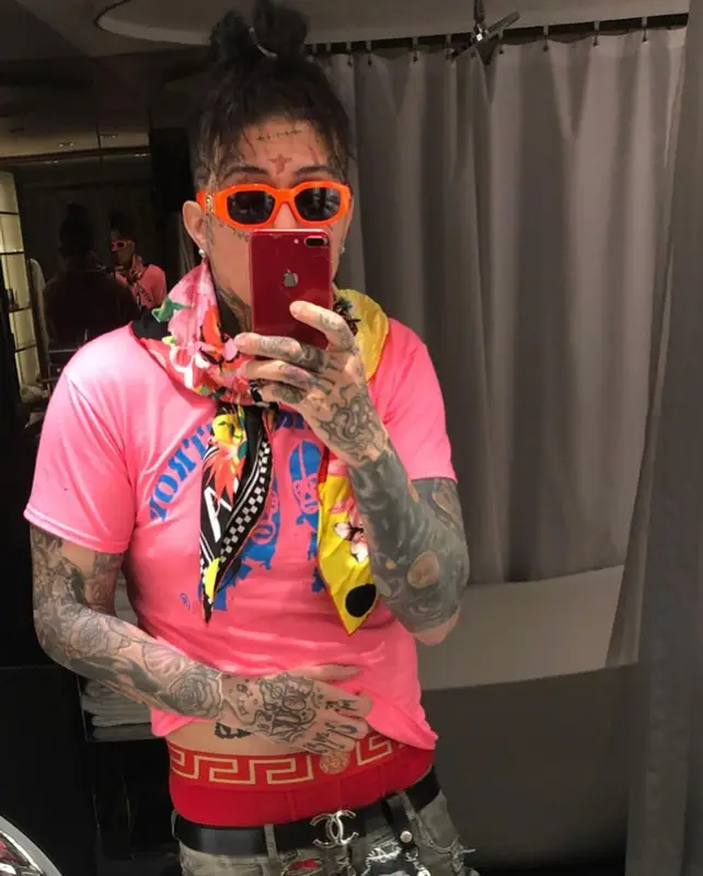Sosmula outfit in Chanel and Versace, 2019