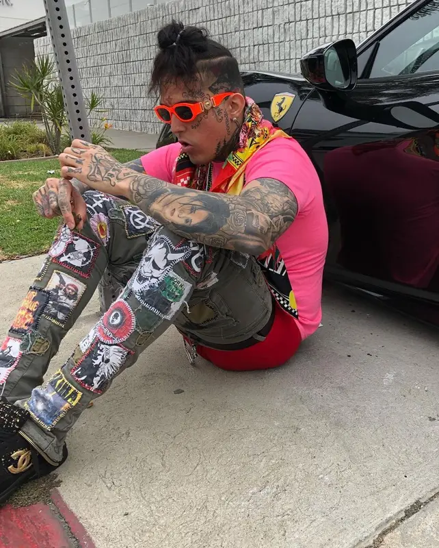 Sosmula outfit in Chanel and Versace, 2019