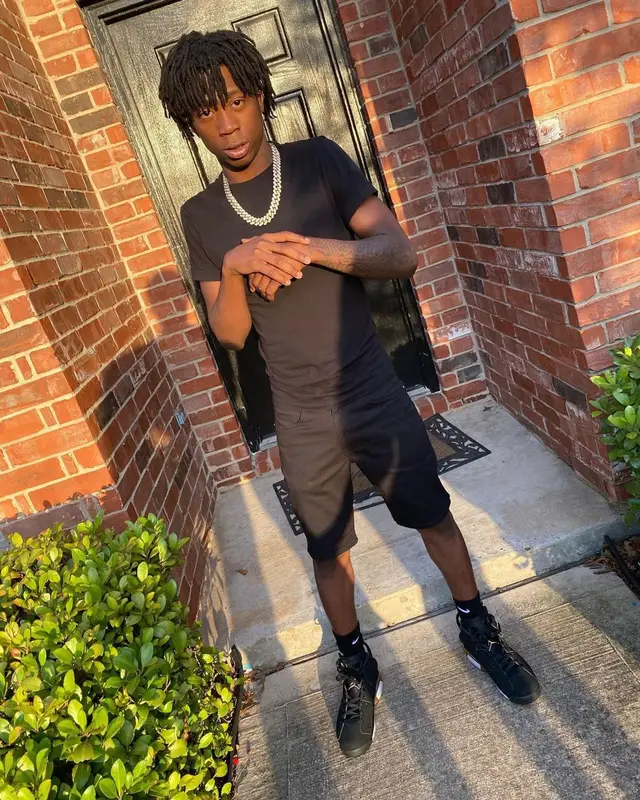 Lil Loaded outfit in Hanes, Levi’s, and Nike, 2020