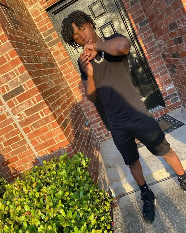 Lil Loaded outfit in Hanes, Levi’s, and Nike, 2020