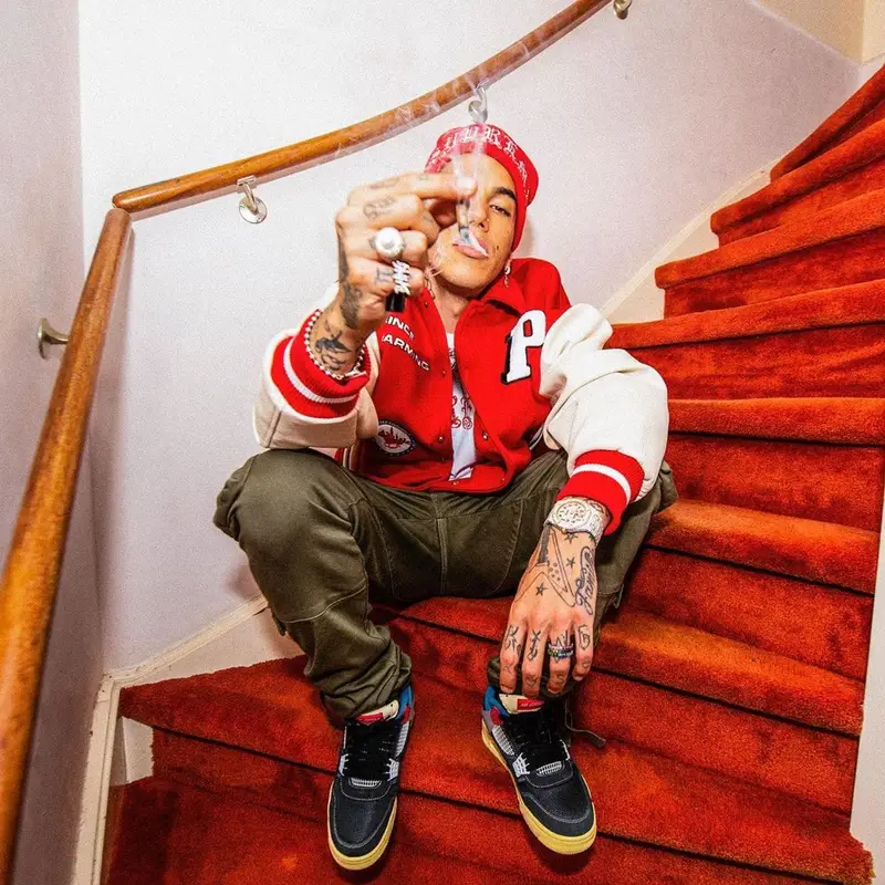 Sfera Ebbasta outfit in A Few Good Kids, Amiri, and Supreme, 2021